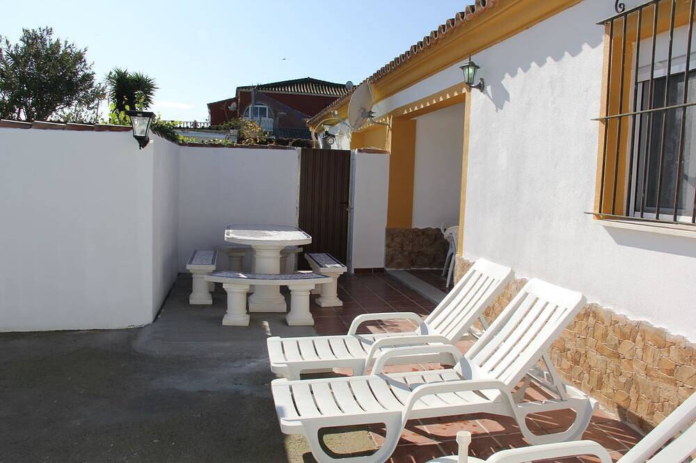 Villa Alzira 2, swimming pool, air conditioning, internet  for 5 pers. in Los Franceses-La Vega, Chiclana de la Frontera