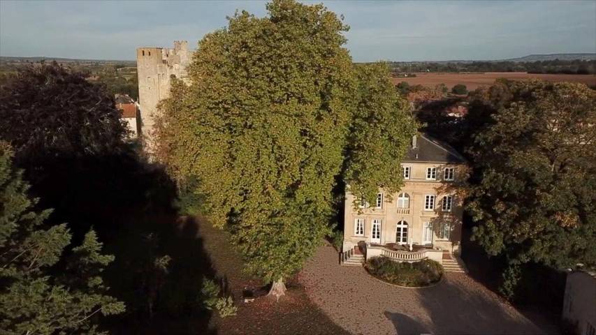 Location de vacances pour 15 personnes, avec terrasse et piscine ainsi que vue et jardin, animaux acceptés dans Gouffern en Auge