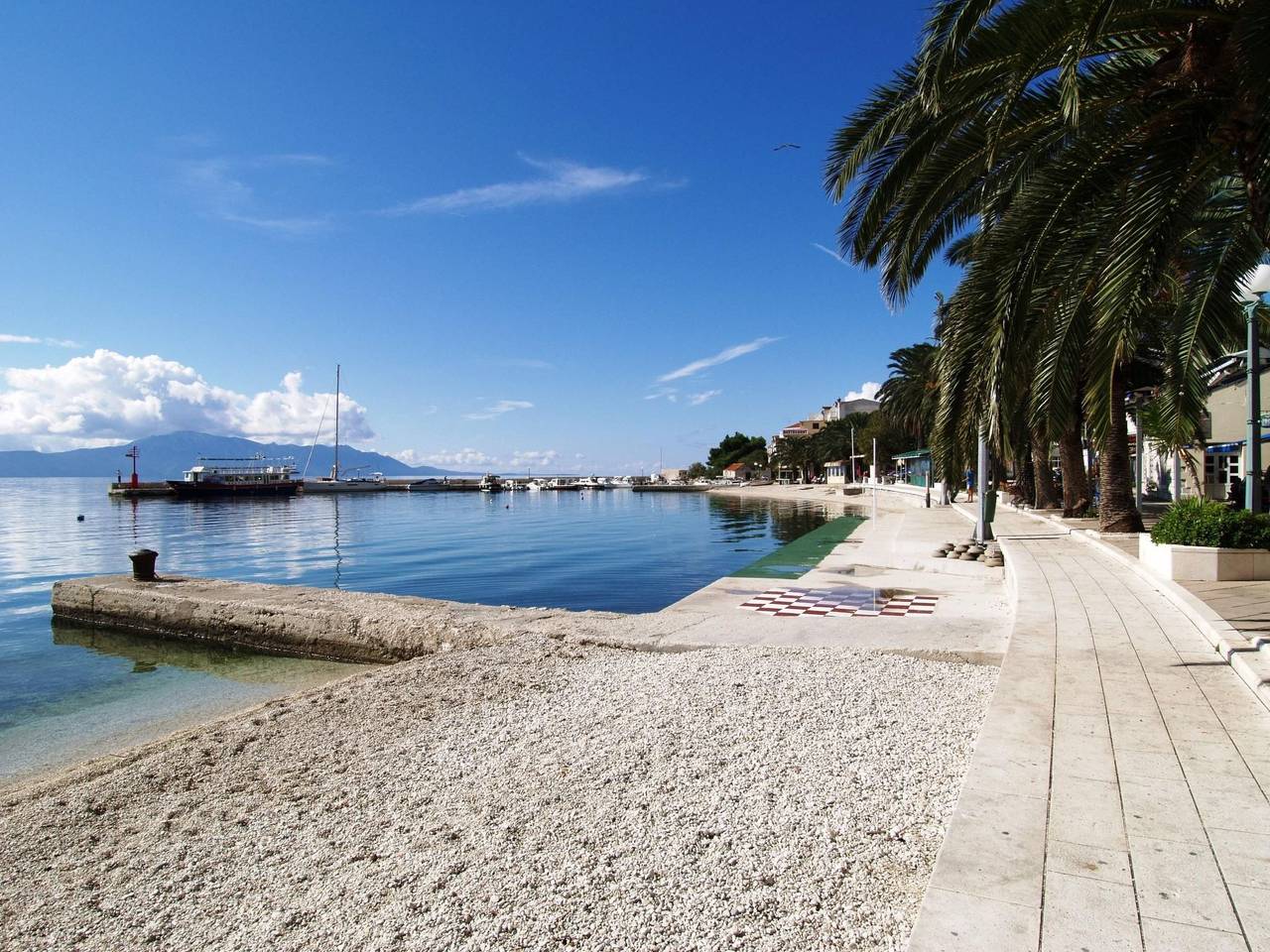 Ganze Wohnung, Gesamte Wohnung in Gradac mit Möbliertem Balkon in Gradac, Makarska Riviera