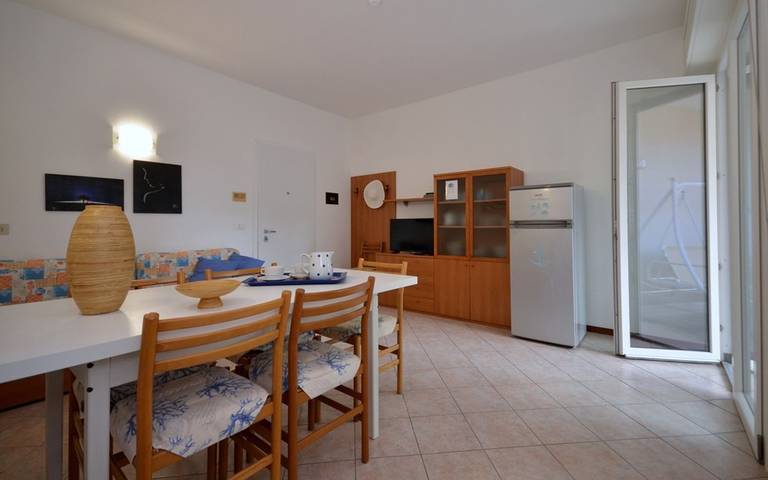 Ferienwohnung für 7 Personen, mit Terrasse und Ausblick sowie Garten in Lignano Pineta - 2