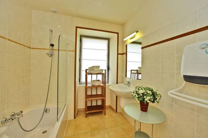 Maison d’hôte pour 12 personnes, avec jardin à La Chapelle-Aubareil - 4