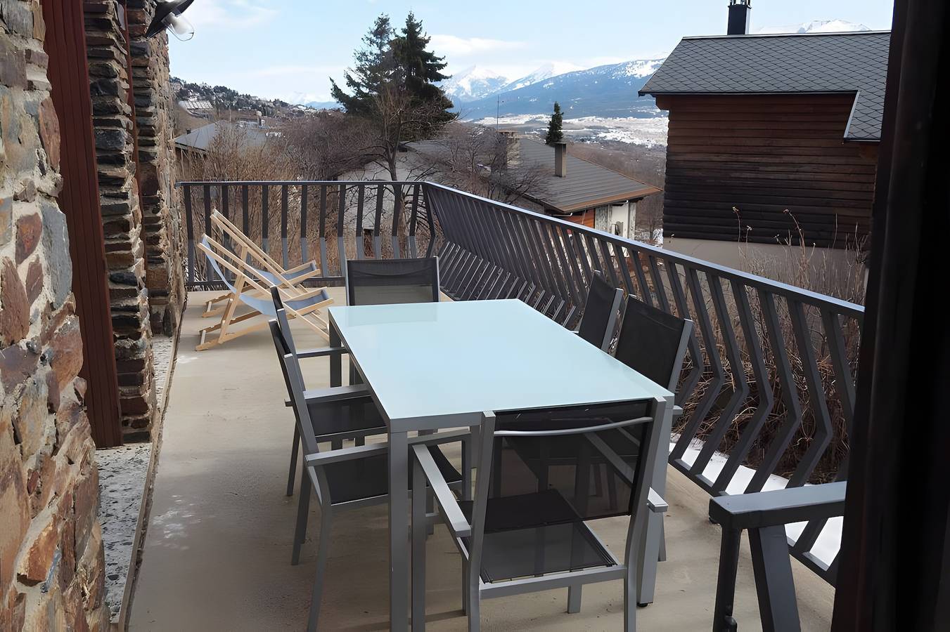 Peaceful stay in the heart of a mountain village, with views of the pyrenees. in Égat, Parc naturel régional des Pyrénées catalanes