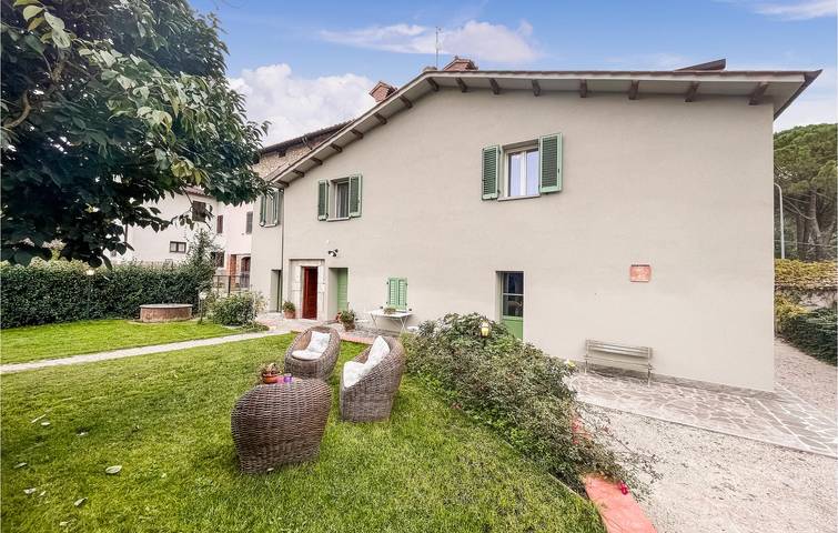 Accogliente appartamento con giardino e parcheggio, vicino al Tevere in Umbertide, Valtiberina