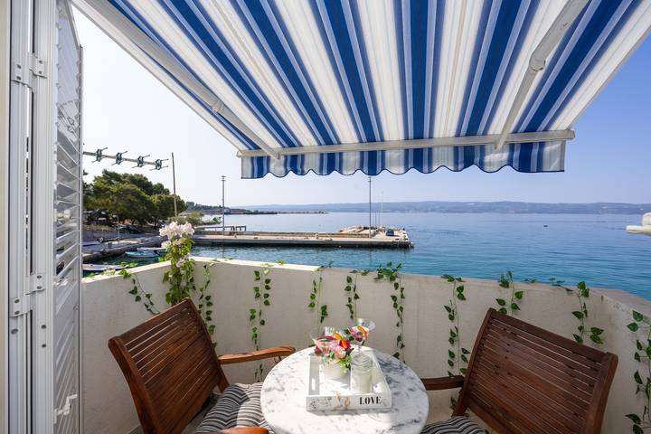 Appartement entier, Appartement Anita & Mateo A3 : vue mer, Wi-Fi et climatisation in Dugi Rat, Omiš-Riviera