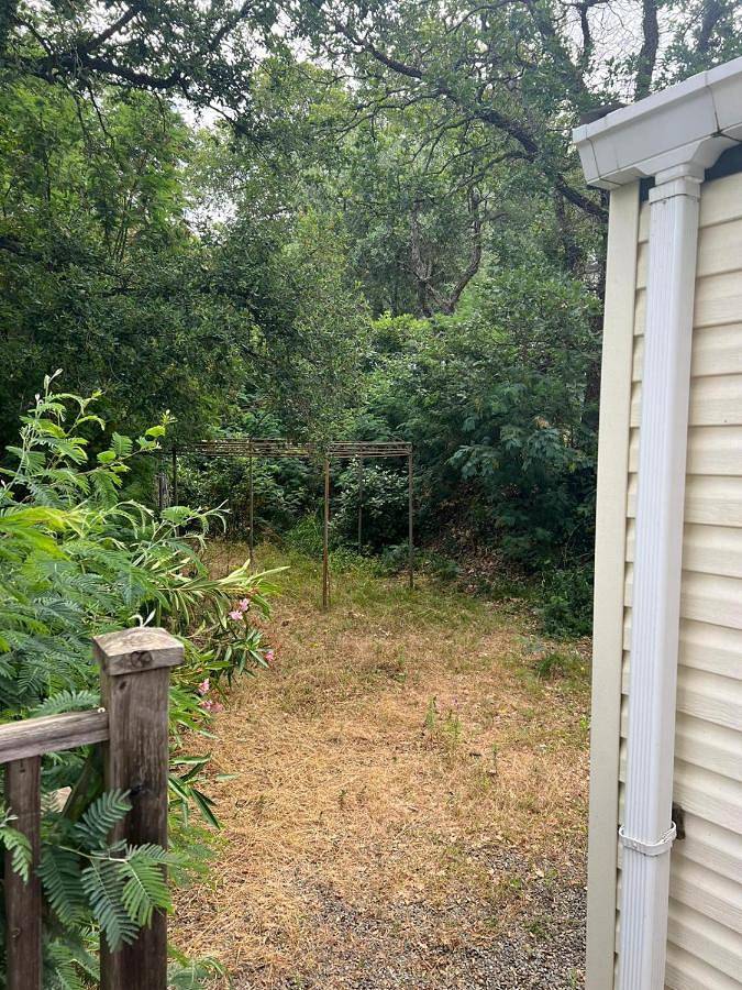 Camping pour 6 personnes, avec piscine et terrasse ainsi que jardin et vue à Gassin - 3