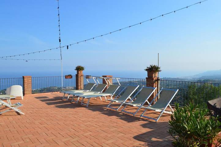 Location de vacances pour 4 personnes, avec jardin ainsi que piscine et terrasse à Spadafora - 4