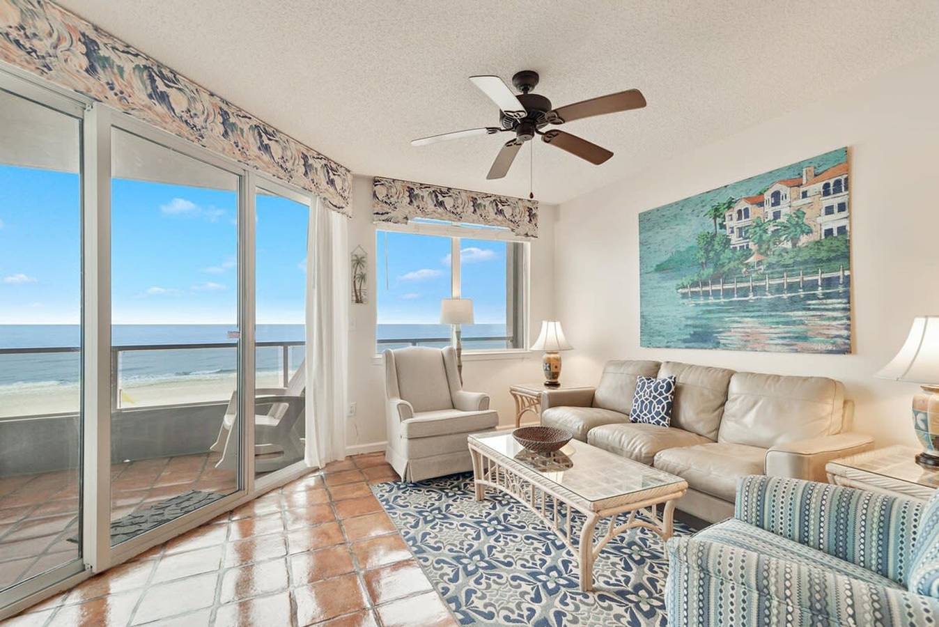 Entire apartment, Silver Beach 302 Beachfront 3rd floor pool in Orange Beach, Mobile Bay
