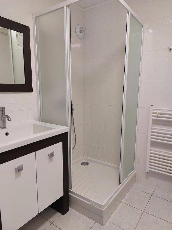 Gîte pour 4 personnes, avec piscine ainsi que balcon et vue dans Plage de Saint-Samson - 3