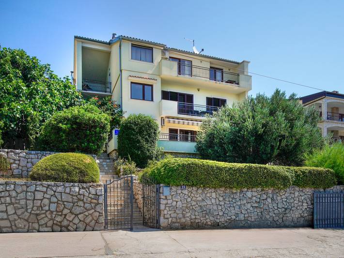 Ferienwohnung für 4 Personen, mit Balkon und Garten in Novi Vinodolski - 2