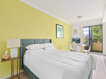 Studio for 2 People in Sydney, New South Wales, Photo 3