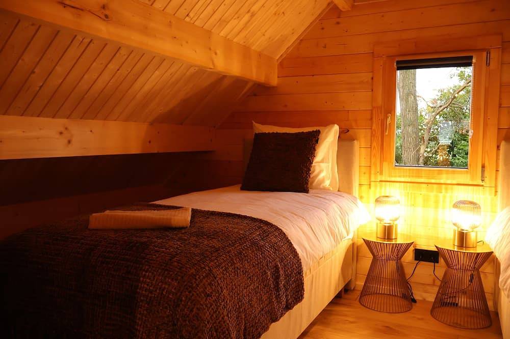 Luxury wooden wellness forest cottage with Hot tub in Nationalpark De Groote Peel