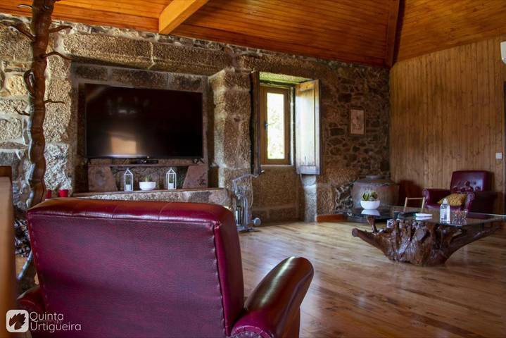 Location de vacances pour 2 personnes, avec terrasse et vue ainsi que jardin et piscine à Felgueiras - 3