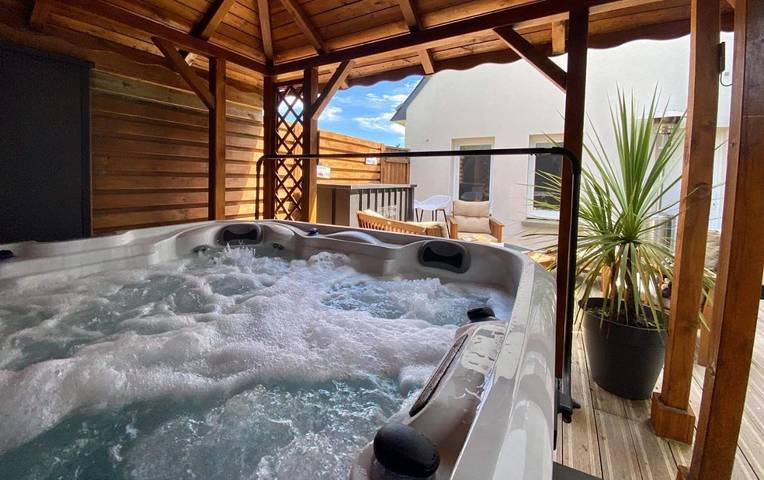 Location de vacances pour 12 personnes, avec Balcon et Jacuzzi ainsi que Terrasse et Jardin à Plouarzel - 3