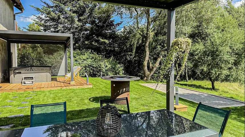 Location de vacances pour 6 personnes, avec jardin et jacuzzi à Les Rouges-Eaux