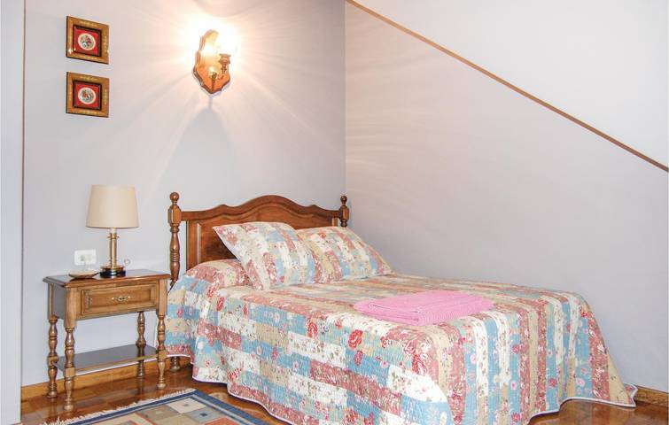 Gemütliches 2BR Apartment mit Garten, Kamin und Grill in La Piñera, Piloña