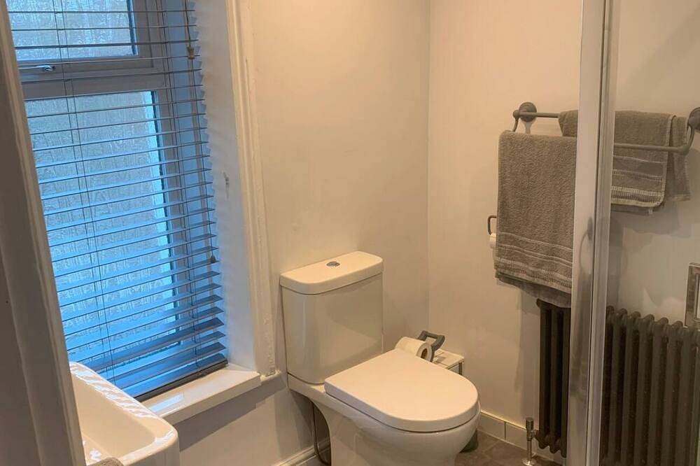 Quaint 1 Bedroom cottage in Pudsey, Leeds in Bradford, West Yorkshire
