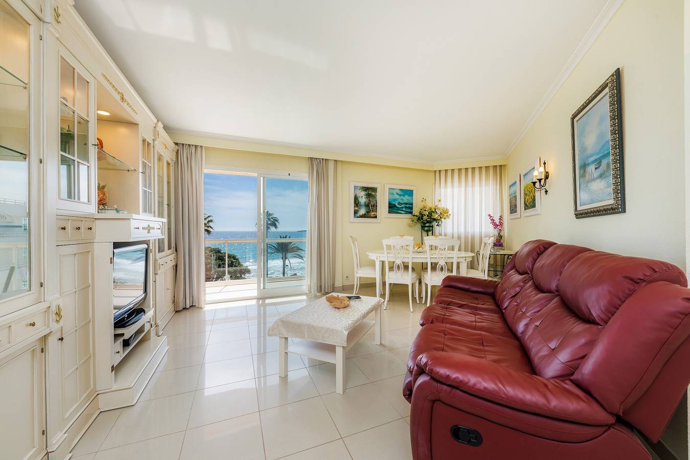 Ganze Wohnung, Seafront Apartment "Frente al mar" mit Meerblick, Wlan, Klimaanlage und Terrasse; Parkplatz vorhanden in Cala Millor, Son Servera