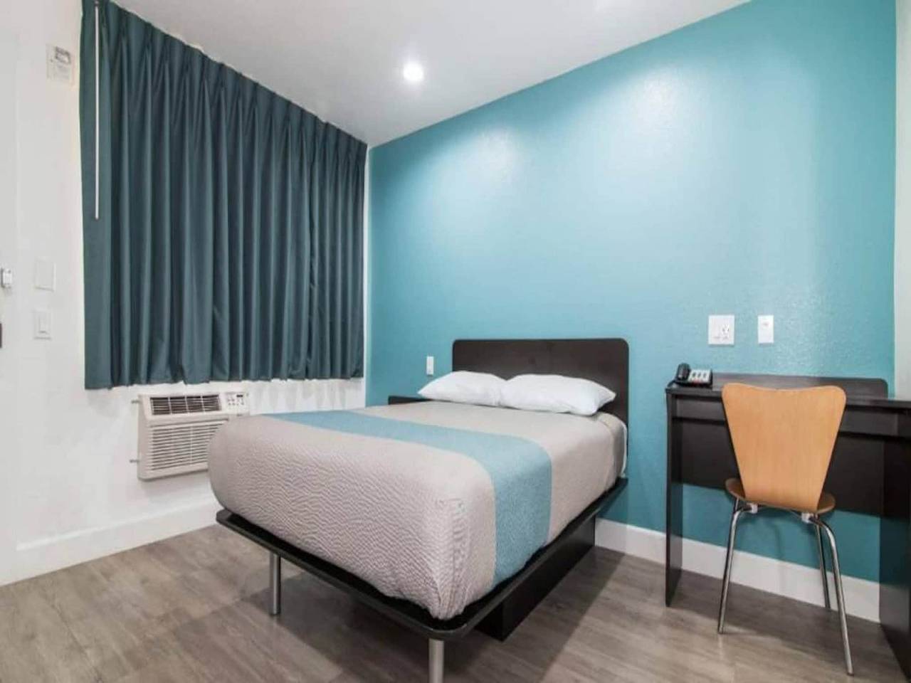 Apartamento entero, 1 cama doble | Accesorios para móviles | Bañera | Nsmk | Microondas in Moreno Valley (California), Riverside County