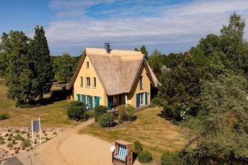 Ferienhaus für 12 Personen, mit Pool und Sauna sowie Garten, mit Haustier auf Usedom