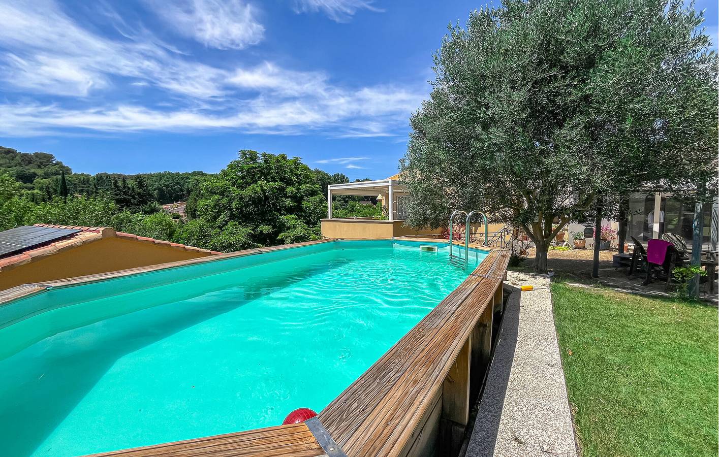 Amplio apartamento con piscina, wifi y terraza cerca de Miramas y Saint-Chamas in Miramas, Costa mediterránea (Francia)