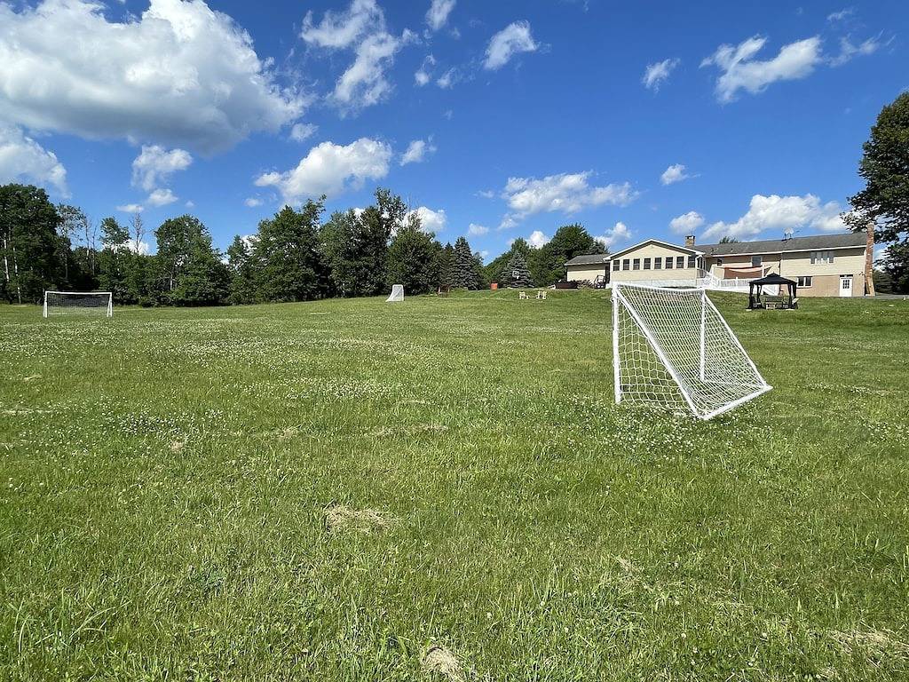 Private 22 Acres, Heated Pool Spa, Hot Tub, Game Room, Pool Table, Near Slopes in Blakeslee, Monroe County (PA)