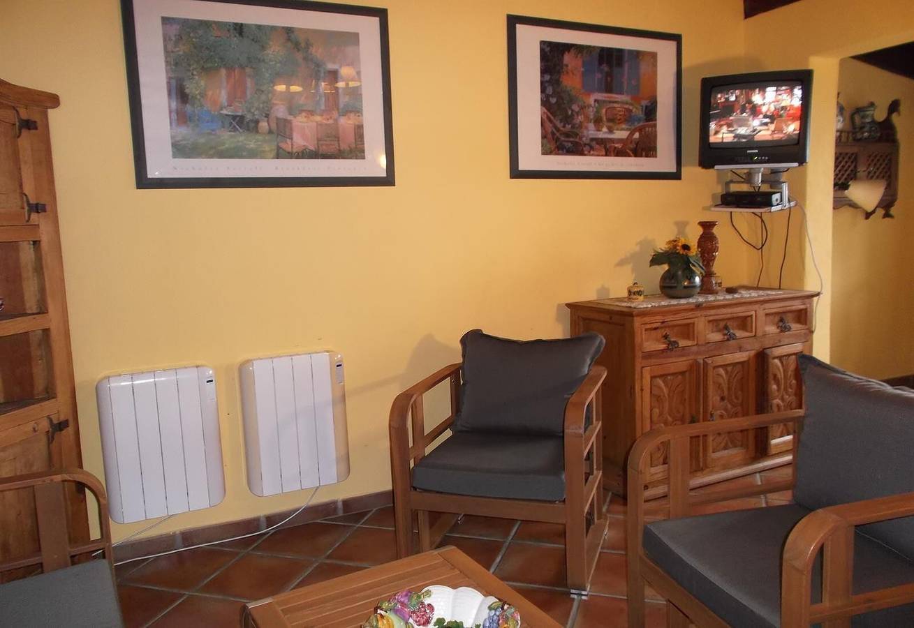 Apartamento inteiro, Apartamento "Apartamentos Monasterio de San Antonio No. 4" com varanda privada e vista para o mar in El Amparo, Icod de los Vinos