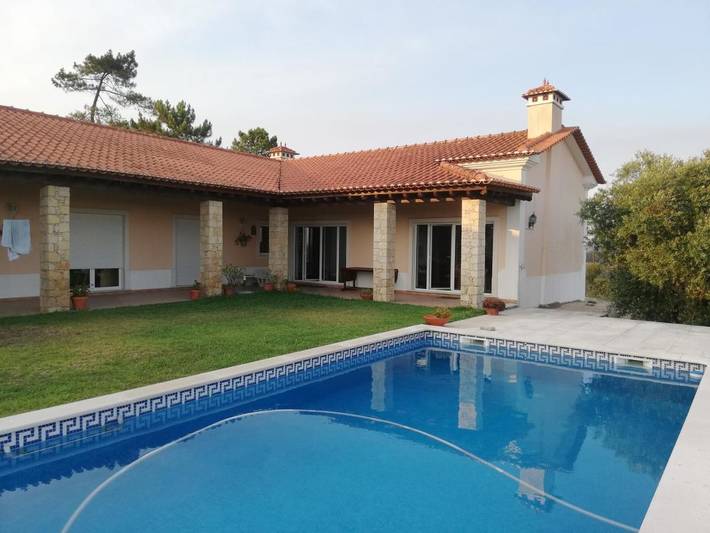 Casa de férias para 8 pessoas, com varanda e piscina e ainda vista and jardim em Tomar