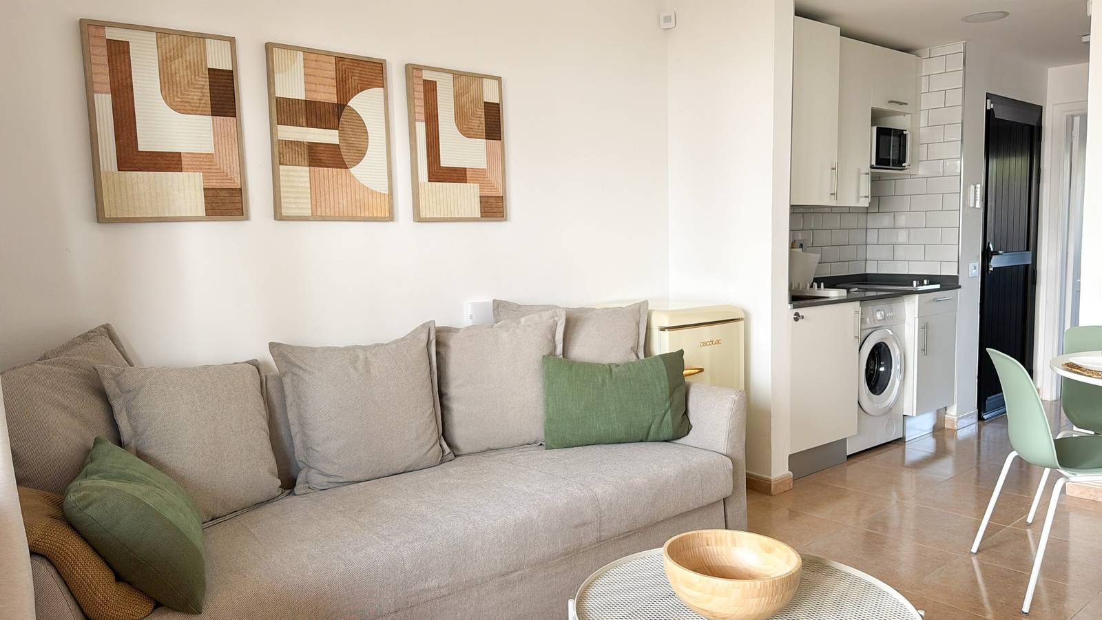Apartamento entero, Vacaciones 'Casa Amanay Dunas' con piscina compartida, terraza privada y Wi-Fi in Corralejo, La Oliva