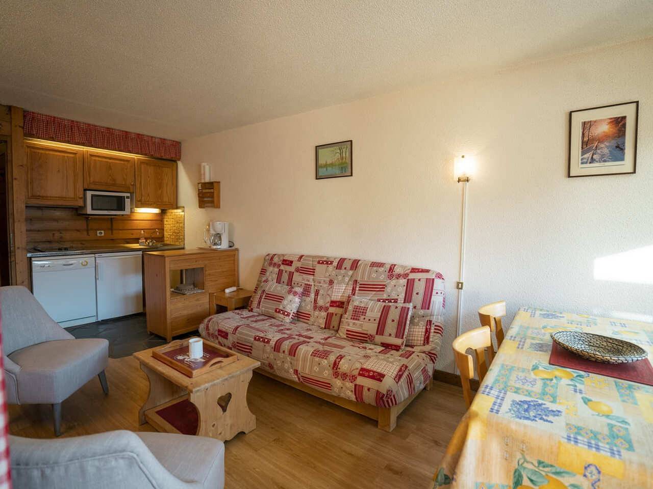 Studio entier, Studio pour 4 pers avec balcon exposé sud, parking couvert, Wifi, proche télésiège et navettes in Chatel, Les Portes du Soleil