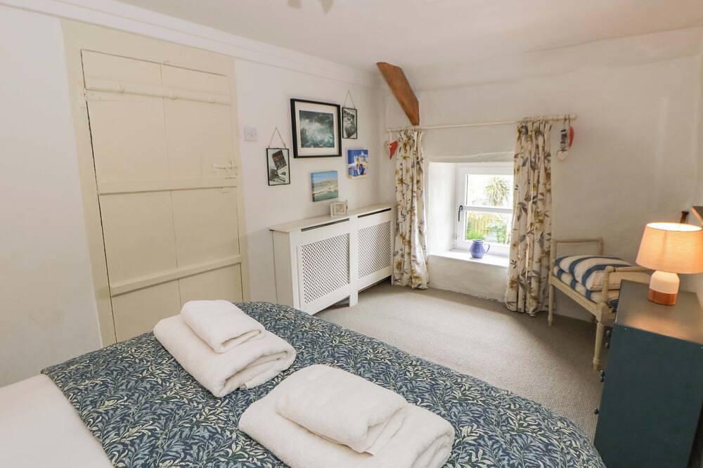 Fern Cottage, pet friendly, character holiday cottage in Aberporth in Aberporth, Cardigan Bay