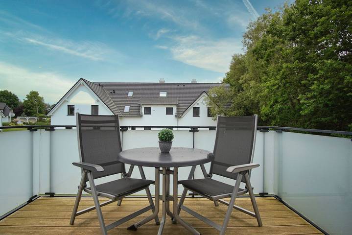 Ferienwohnung für 5 Personen, mit Balkon und Pool sowie Sauna in Lobbe - 3