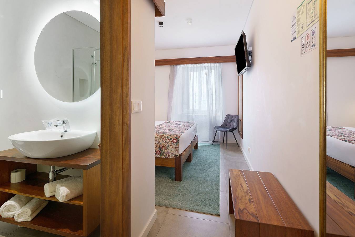 Zimmer 'Quarto 3 – Doppelzimmer mit Meerblick', Wlan & Klimaanlage in Santa Bárbara (Angra do Heroísmo), Terceira (Azoren)