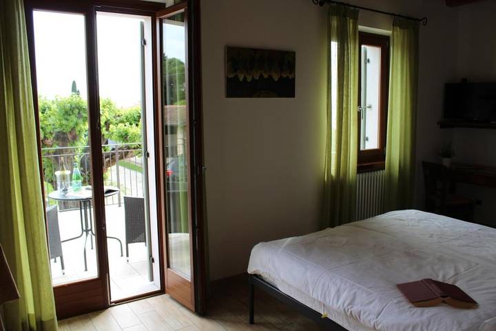 Camping für 4 Personen, mit Pool und Ausblick sowie Seeblick und Garten in Lazise - 2