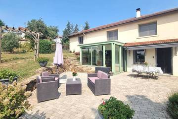 Gîte pour 6 personnes, avec jardin à Saint-Galmier