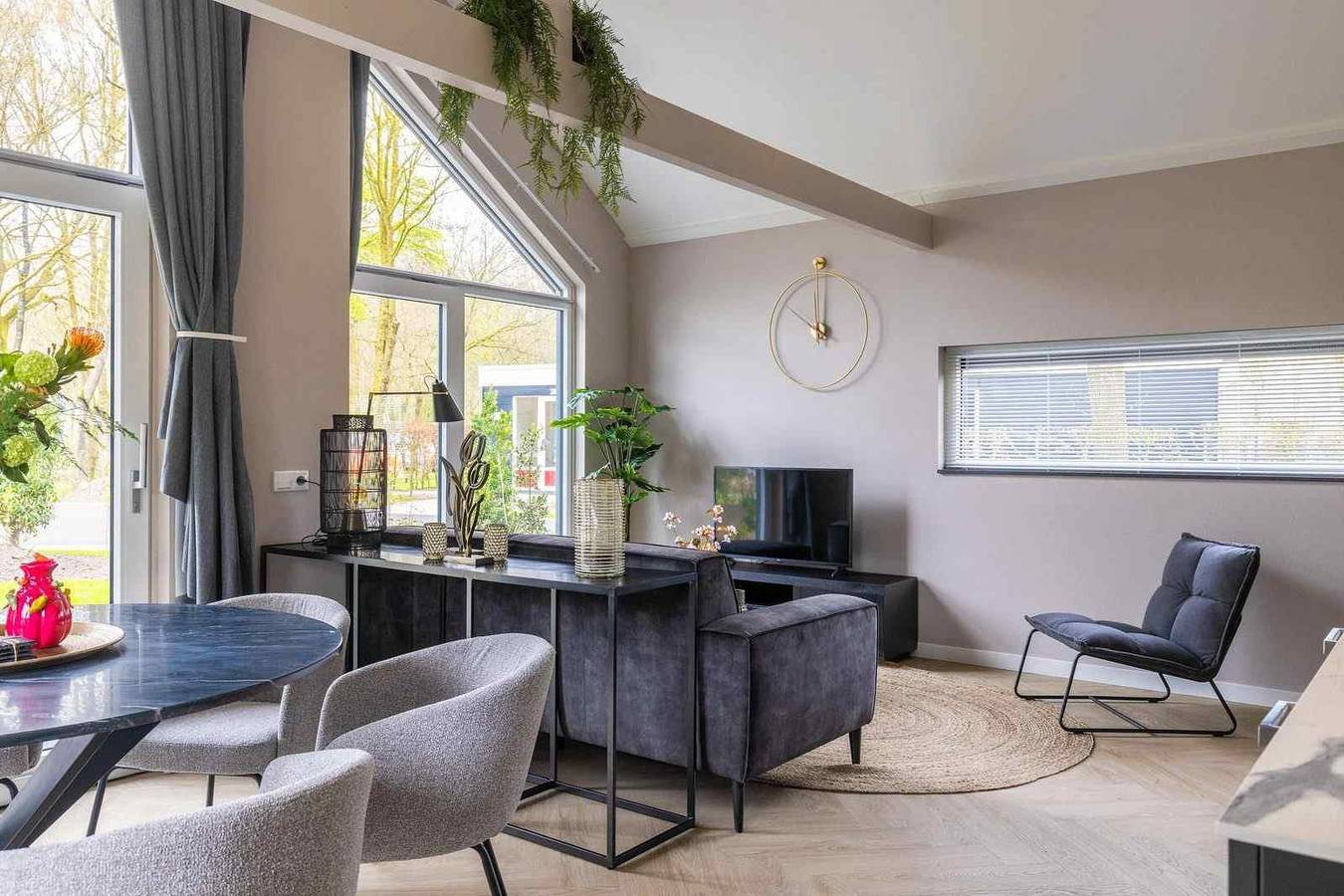 Ruime 6-persoons ecovilla met zicht over het water op een vakantiepark in Oirschot in Oirschot, Noord-Brabant