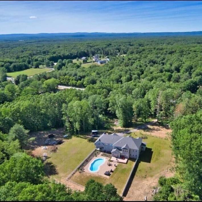 Vacation rental for 25 people, with yard and hot tub in Saratoga Springs