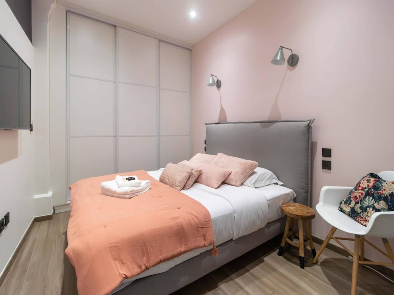 Entire apartment, Sublime Ac Apartment 3 bedrooms Saint Germain in Paris, Ile de France