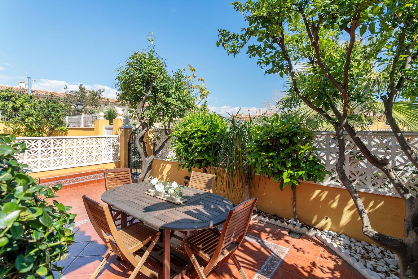 Casa de vacaciones 'Playa Carabassi' con piscina compartida, terraza privada y Wi-Fi in Santa Pola, Costa Blanca