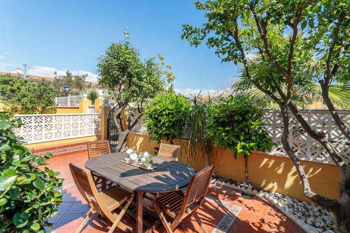 Ferienhaus 'Playa Carabassi' mit Gemeinschaftspool, privater Terrasse und Wi-Fi in Santa Pola, Costa Blanca