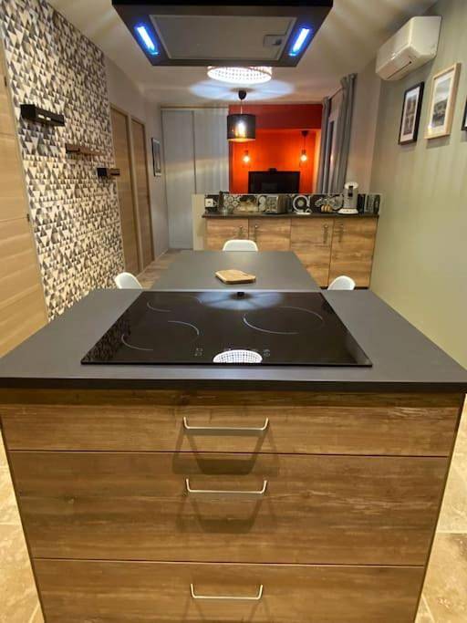 Gîte pour 6 personnes, avec terrasse et vue à Ginasservis