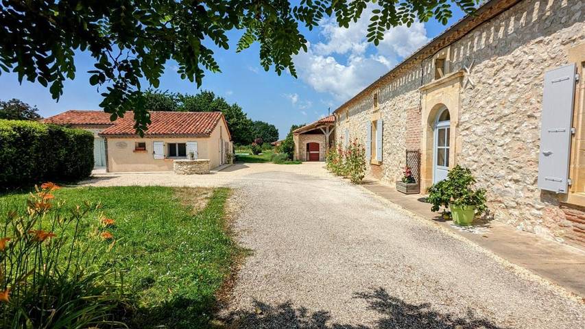 Maison de campagne pour 6 personnes, avec vue ainsi que jardin et piscine, animaux acceptés à Saint-Georges - 3