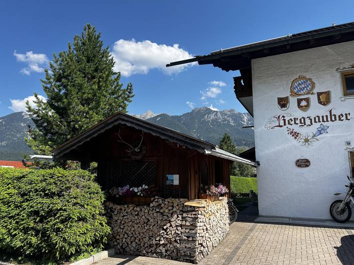 Ferienwohnung für 4 Personen, mit Balkon und Terrasse sowie Ausblick in Wallgau - 2