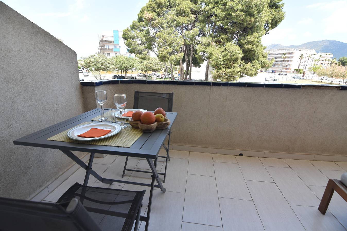 Entire studio, Temporary rental - This charming renovated studio in Roses offers modern comfort and a terrace, ideal for a quiet vacation near the beach. in Santa Margarida, Roses