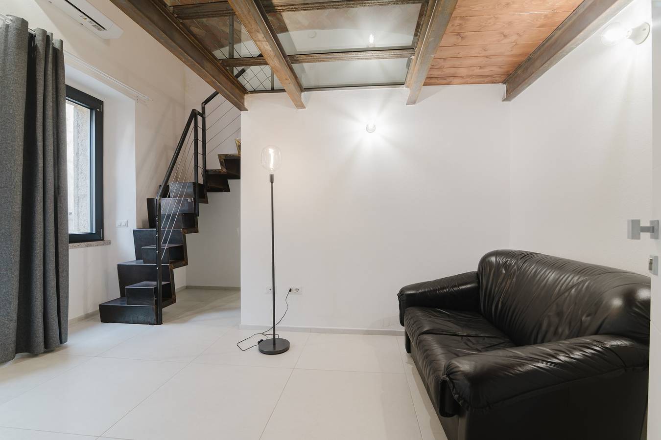 Großes Doppelzimmer mit Balkon, Blick auf Corso und Piazza, Klimaanlage in Calangianus, Olbia-Tempio