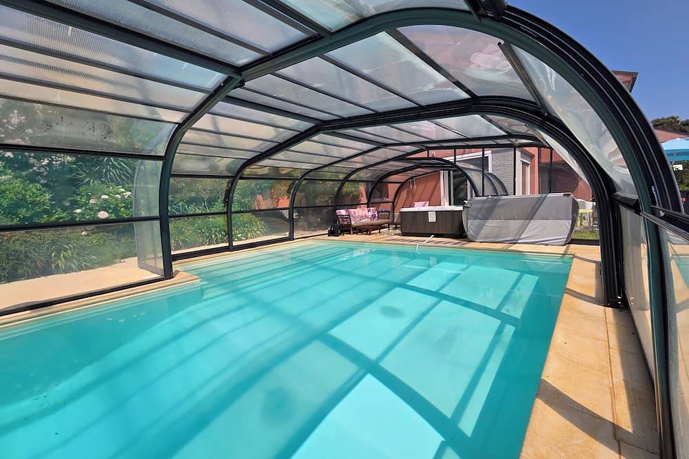 Spacious Villa in Varazze with Pool and Jacuzzi Panoramic View in Varazze (Stadt), Varazze