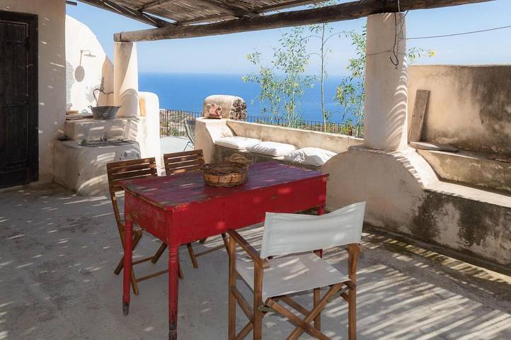 Location de vacances pour 4 personnes, avec Balcon ainsi que Terrasse et Vue à Filicudi - 4