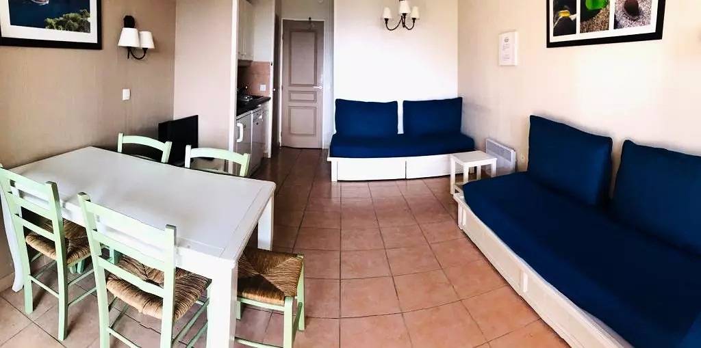 Ganze Wohnung, Coquet Wohnung Typ 2 im Erdgeschoss in Six Fours les Plages in La Coudoulière, Six-Fours les Plages