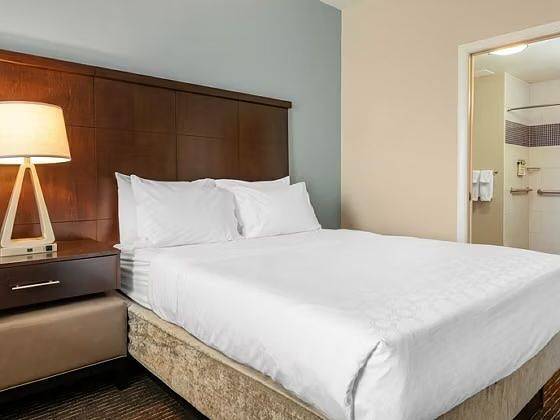 Staybridge Suites St. Petersburg Downtown in St. Petersburg (Florida), Pinellas County