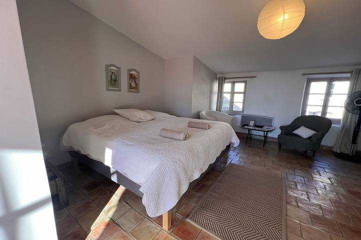 Appartement entier, Studio Est - Domaine Château Barbebelle Provence in Rognes, Région d'Aix-en-Provence