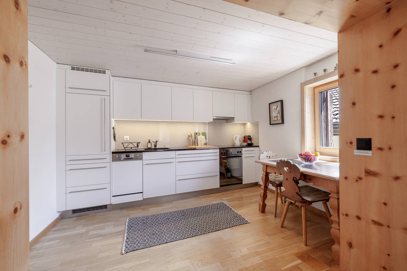 Ganze Wohnung, Chasa d’Uina 2.5 Parterre – Gemütliche Ferienwohnung im Herzen von Sent in Sent, Unterengadin